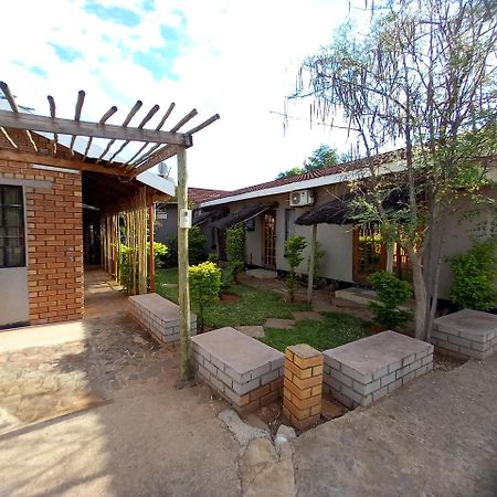 Belle Vue Bed & Breakfast Palapye エクステリア 写真