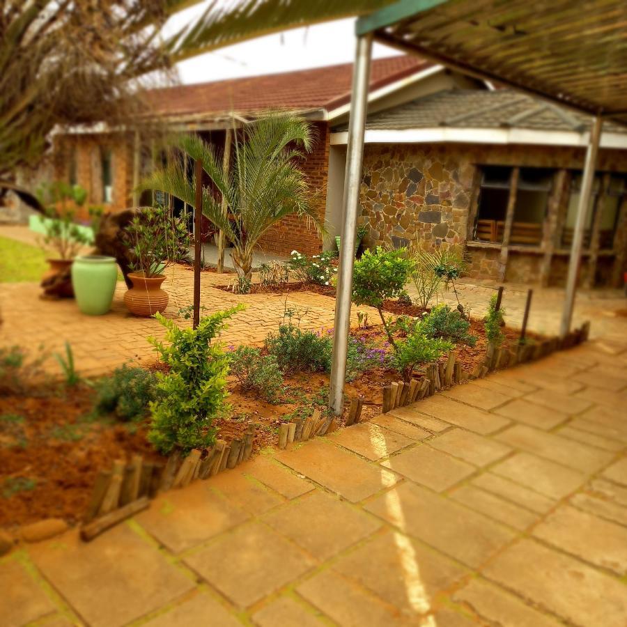 Belle Vue Bed & Breakfast Palapye エクステリア 写真