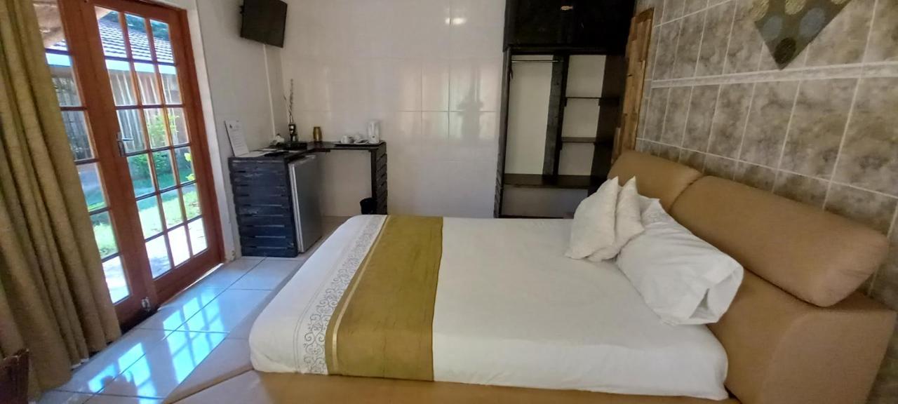Belle Vue Bed & Breakfast Palapye エクステリア 写真
