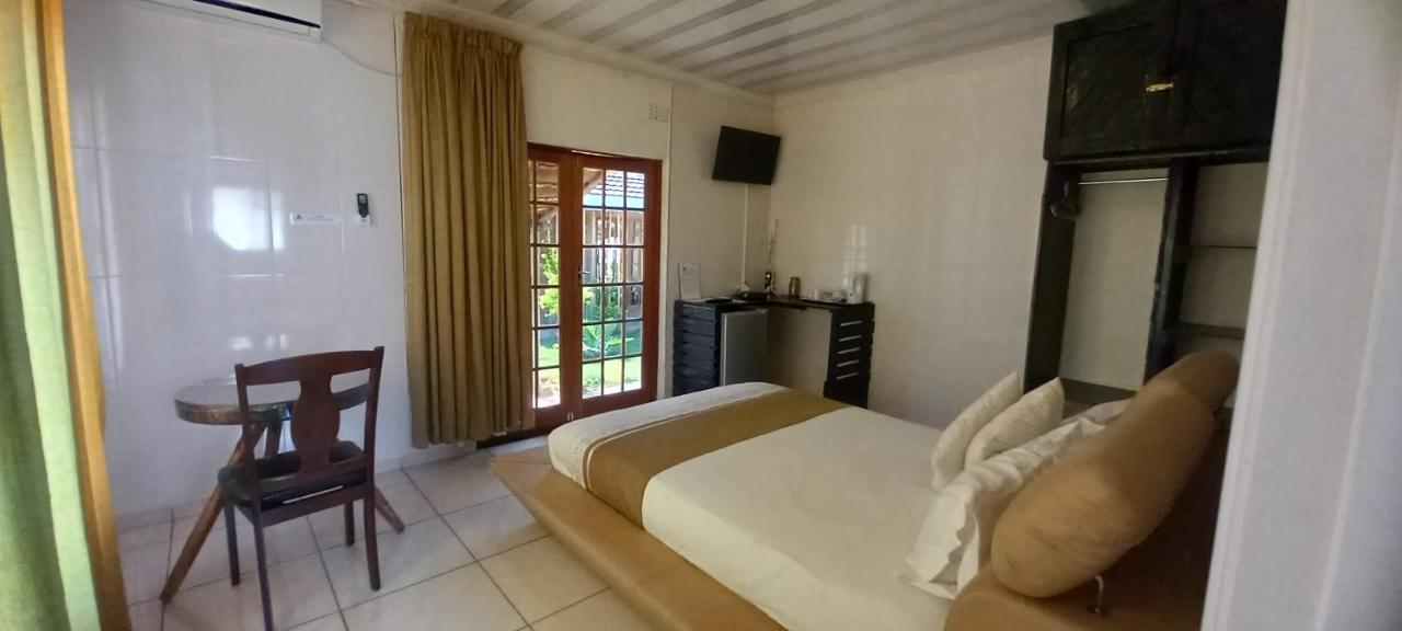 Belle Vue Bed & Breakfast Palapye エクステリア 写真