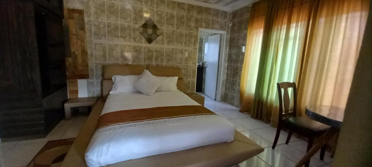 Belle Vue Bed & Breakfast Palapye エクステリア 写真