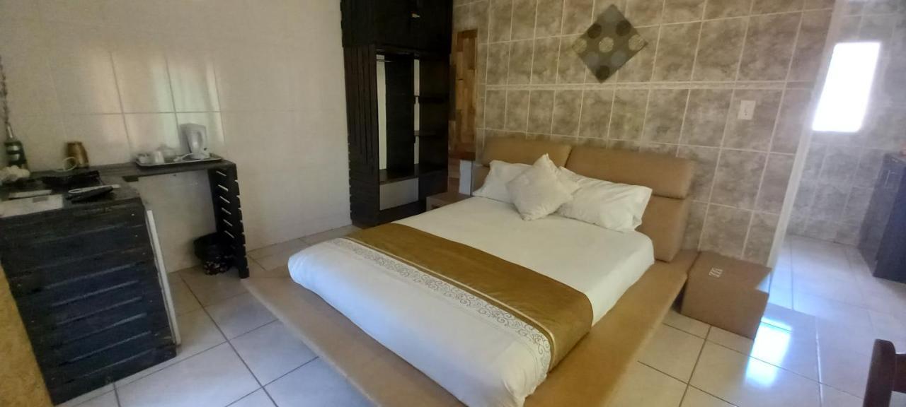 Belle Vue Bed & Breakfast Palapye エクステリア 写真