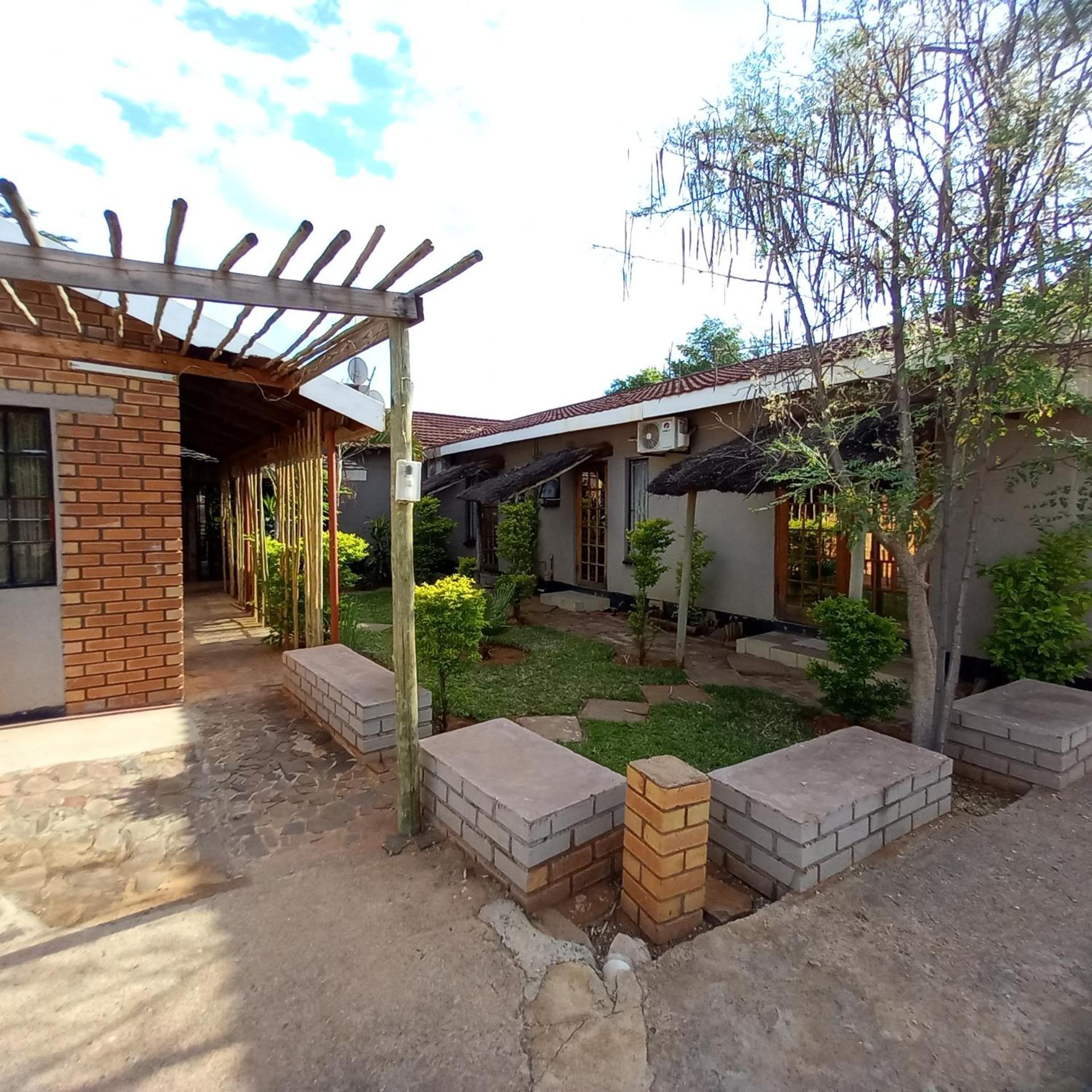 Belle Vue Bed & Breakfast Palapye エクステリア 写真